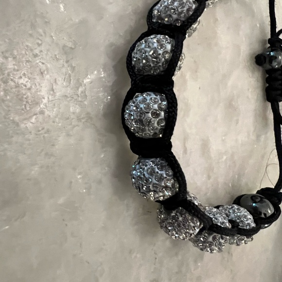 Adjustable glitzy bracelet - Picture 3 of 4